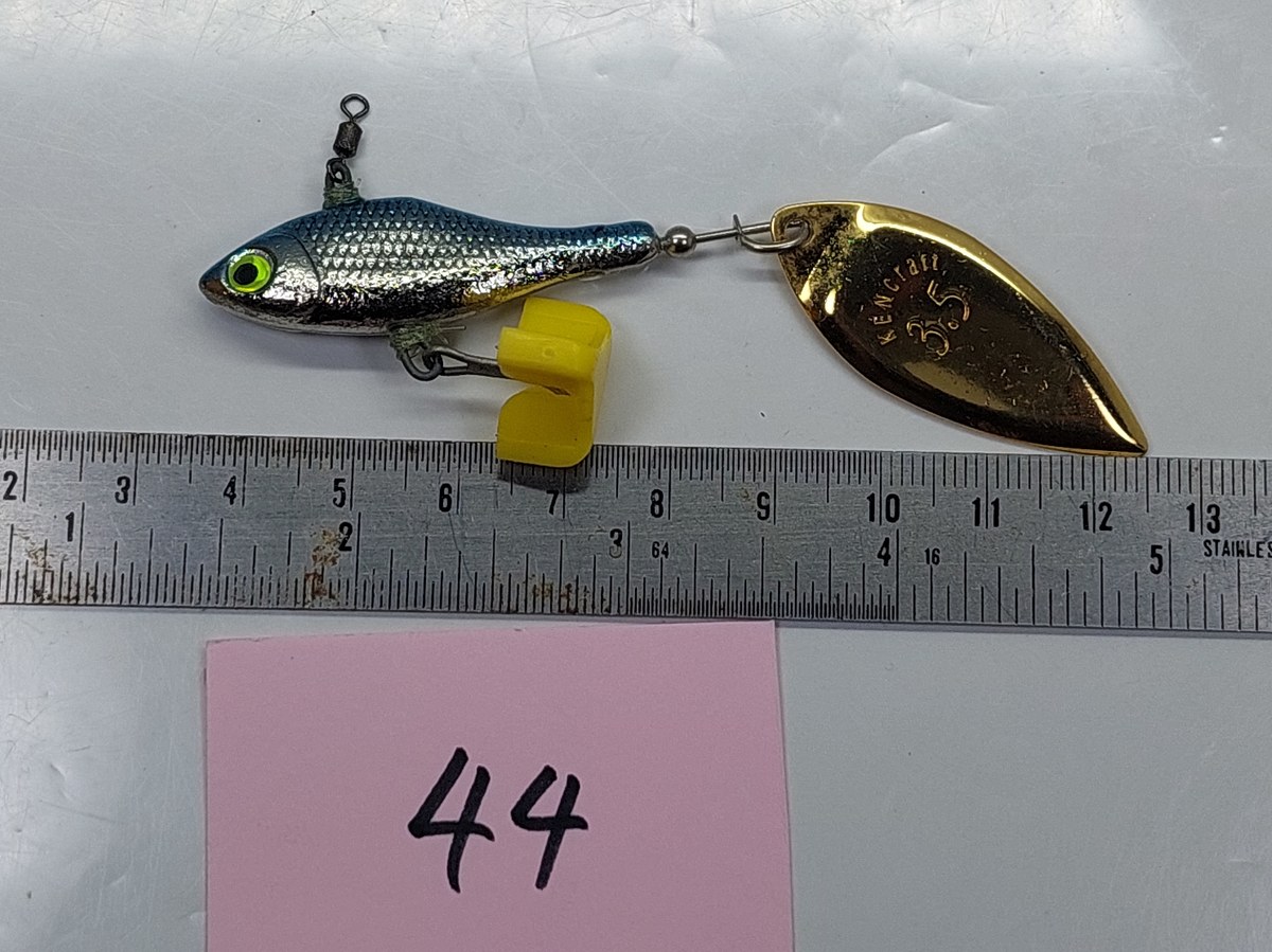   Dum fishing       *******     LURE #    44   ****  KENCRAFT   3.5     *****