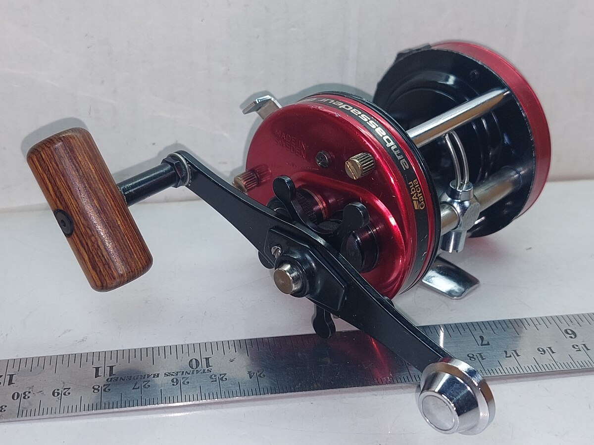   Dum fishing    # 7    *******   ABU  AMBASSADEUR 6000   RED       ********