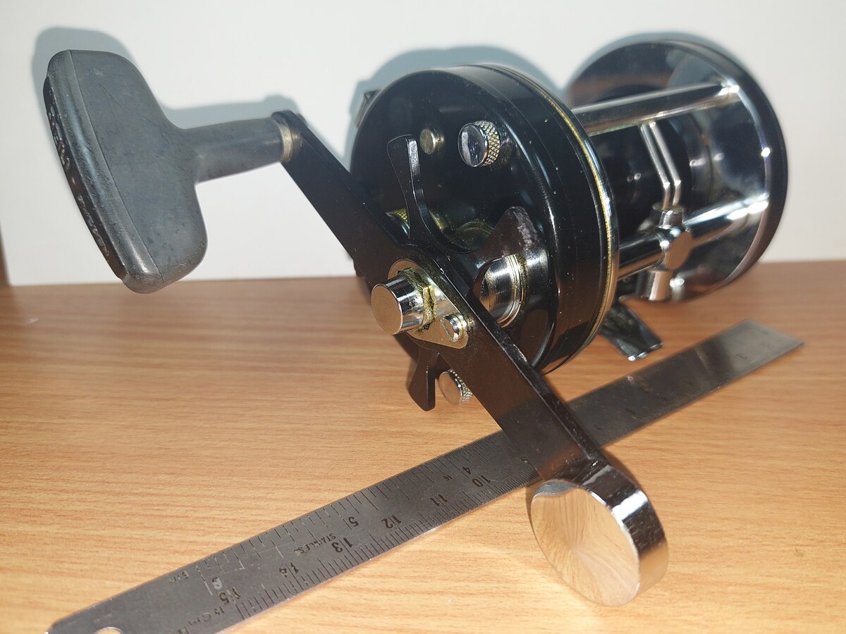   Dum fishing    REEL  #  3   *****  ABU   AMBASSADEUR   7000 C     ******