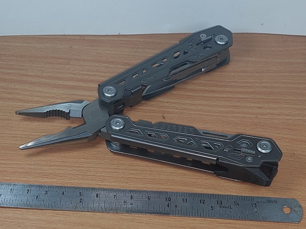   Dum fishing   #   8   ***** GERBER  MULTI TOOL  ******