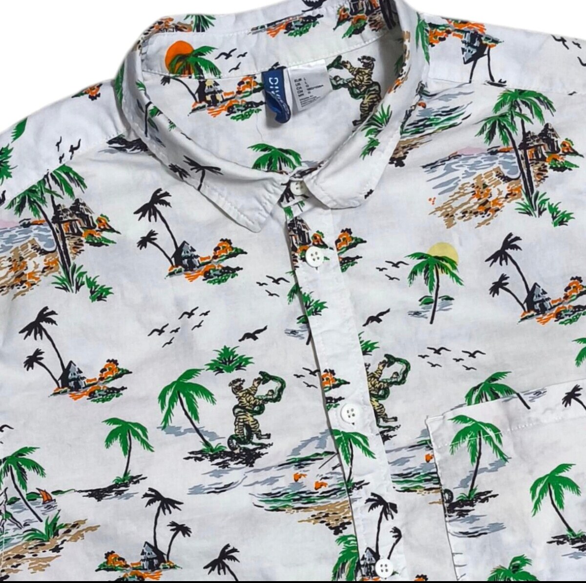 DIVIDED H&M slim Fit เชิ๊ตแขนสั้นอก44นิ้ว Size ( อก 44