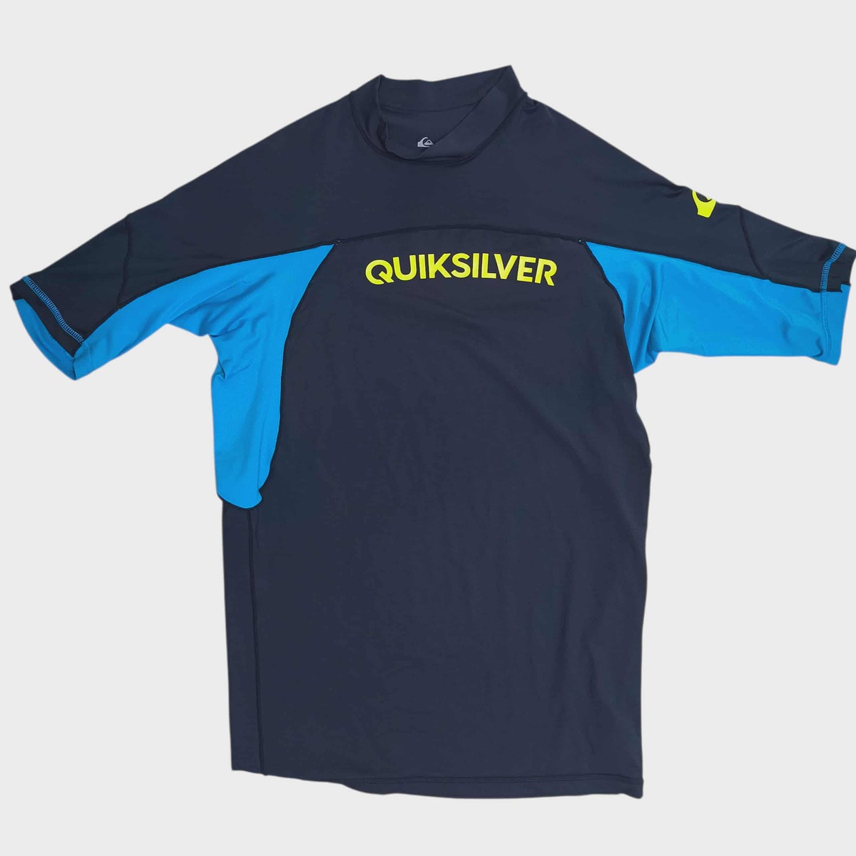 Quicksilver อก 40 นิ้วสภาพสวยใหม่มาก ความยาว 28 นิ้วครึ่ง
