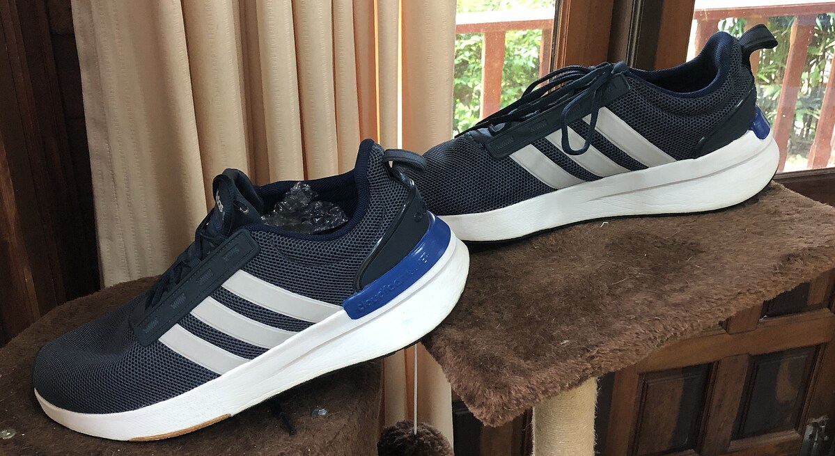 Adidas ป้ายหาย ลดราคา