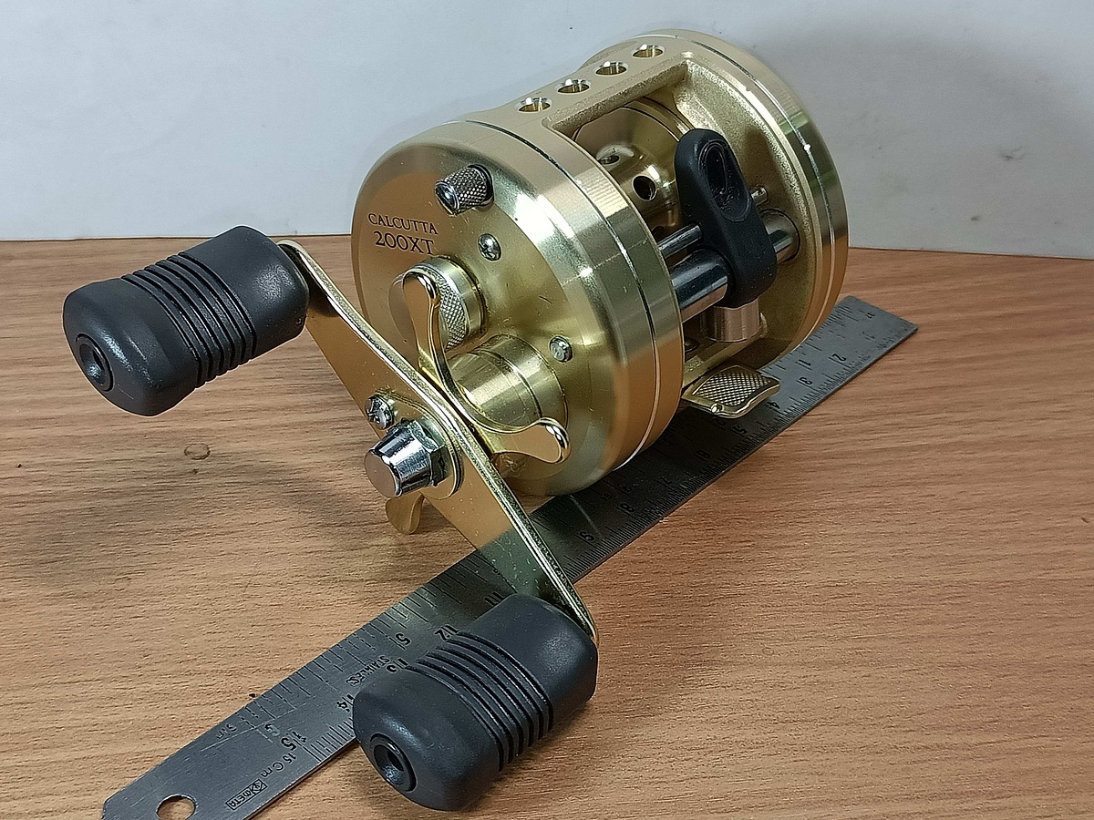   Dum fishing     REEL #  2  ***   SHIMANO CALCUTTA   200  XT     ***