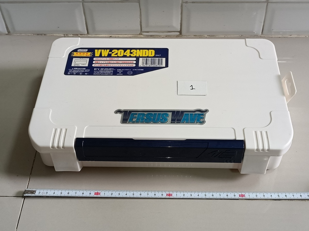      Dum fishing    ****    BOX  #  1       VERSUS  VW 2043 NDD   ****