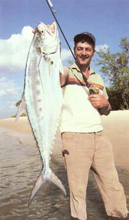 สละ (Queenfish) ตกได้บริเวญชายฝั่งทางตอนเหนือของ Australia 
(ภาพ: The world atlas of saltwater fish