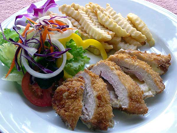 Chicken Cordon Bleu ไก่ทอดสอดไส้แฮมชีส