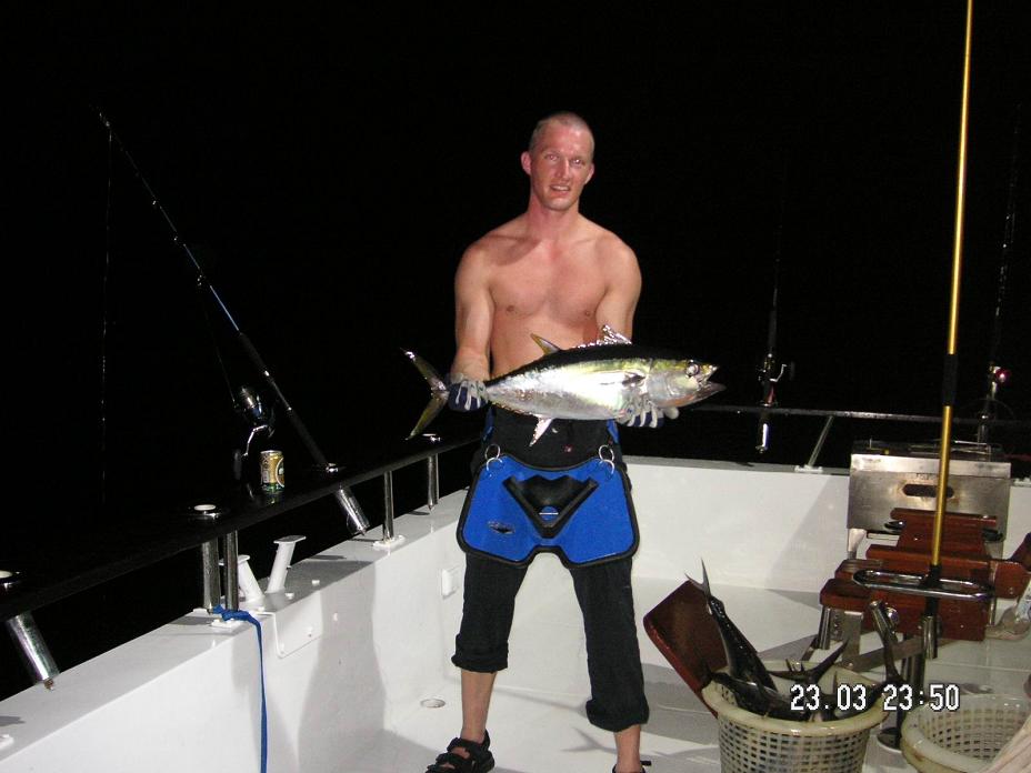 ปลาที่จิ๊กกิ๊งได้ตอนกลางคืนส่วนมากเป็นปลาเยลโล่ฟิล
น้ำหนักไม่ถึง10กิโลปล่อยทุกตัวครับที่ไม่สาหัส
 
