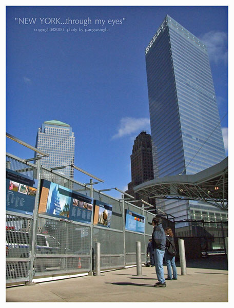 อีกวันก็หาเวลาไปดูสถานที่ที่เกิด 911(Ground Zero)  มีคนบางตาครับ เพราะว่าระยะเวลาผ่านไปนานแล้ว รอบๆบ