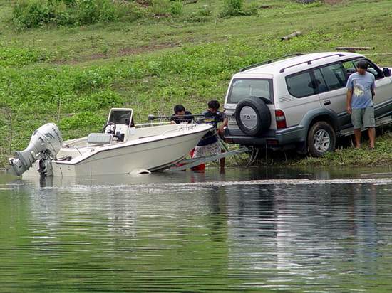 ขณะเอาเรือขึ้นครับ  :laughing: :laughing:




