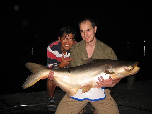 One of  my Fishingtrips @ Bung S.R. Jan/Feb this Year.
I meet this friendly Guy, he just help me ho