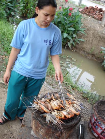 โอ้ววววว......... ลุงกุ้งย่น เอ้ย กุ้งย่าง ( กุ้งเผานั่นแหระ แต่เรียกกระทบ ลุงกุ้งไปซะงั้นเอง... :la