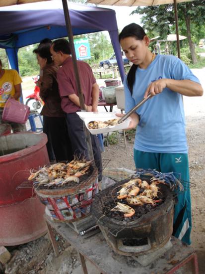 กินกุ้งนี่กันไปก่อนแล้วกัน พี่น้อง