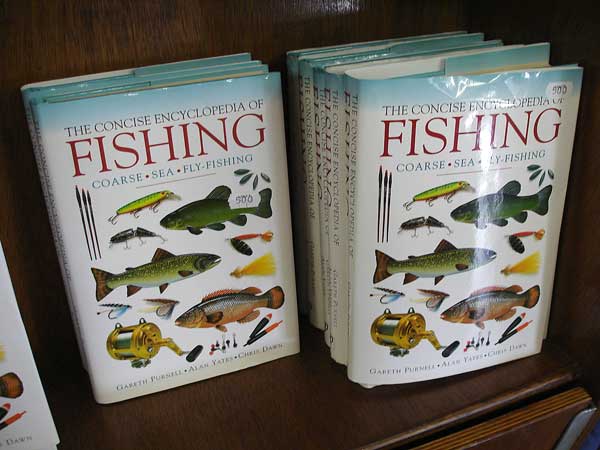 หนังสือส่วนมาก หาซื้อไม่ได้ในไทย ถ้ามีคงจะแพงเหมือนกัน
หนังสือเกี่ยวกับปลาและสัตว์น้ำก็เยอะ หนังสือ