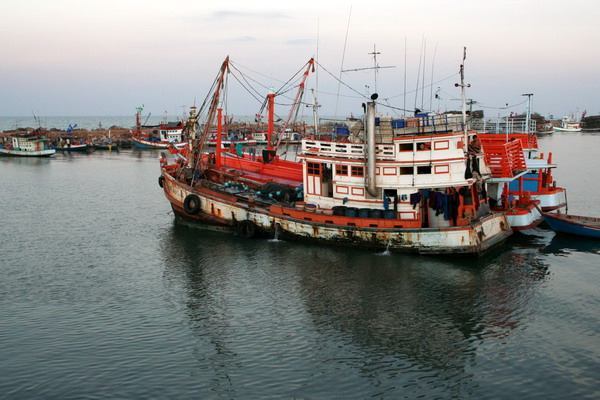 เรืออวน แห่งท้องทะเลไทย แต่ไหงมีแต่พม่า+เขมร  :laughing: :smile: