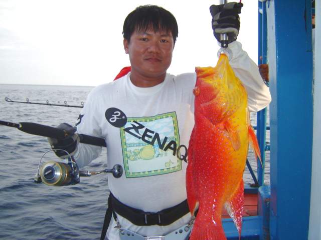 พี่ตี๋ น้ำเต้าหู้ กับ ปลาสีสวยเนื้อดีราคาแพง :grin:
