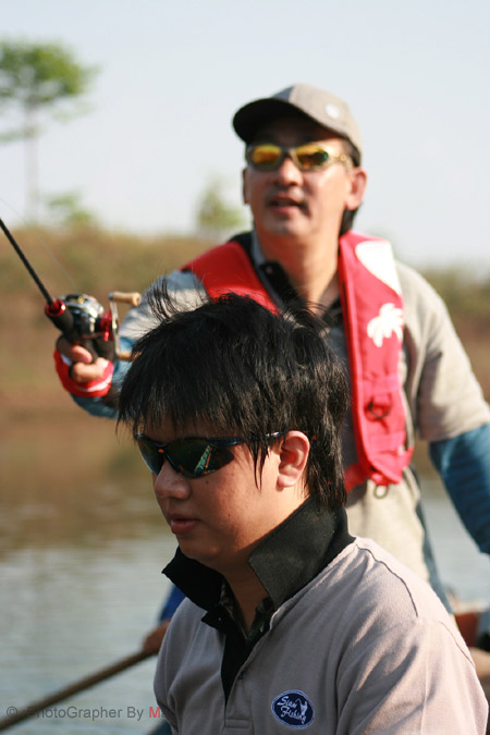 พี่เล็กเลยสาธิตการตีข้ามหัวให้ดู :laughing: :laughing: