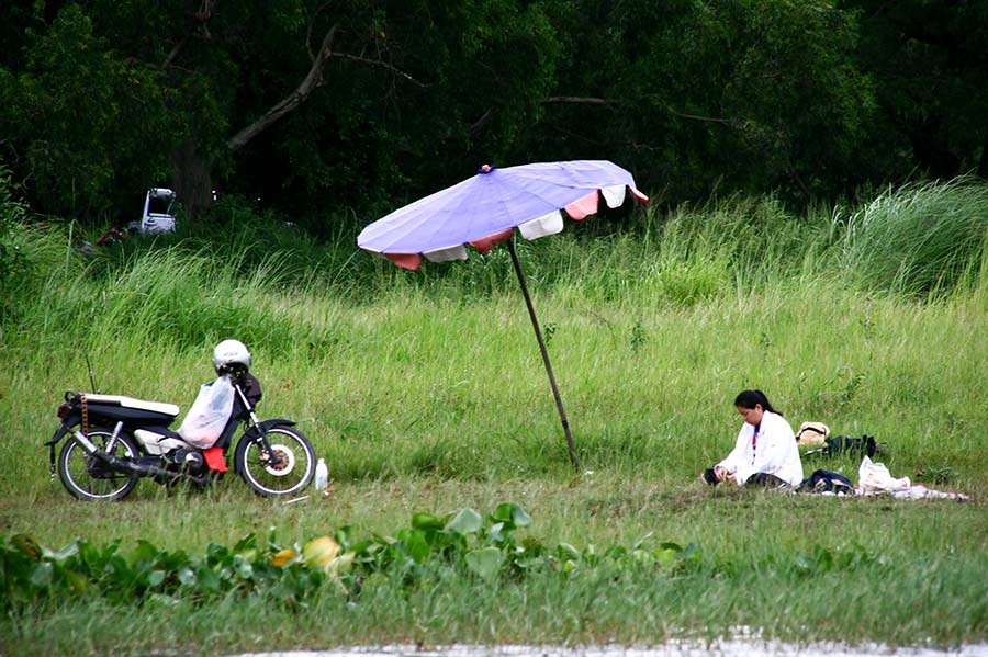 บางคนก็มานั่งอ่านหนังสือ