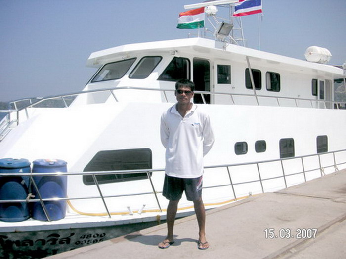 ผมถ่ายคู่กับเรือ ROYAL POLARIS ที่ PORT BLAIRคับ :grin: :grin: