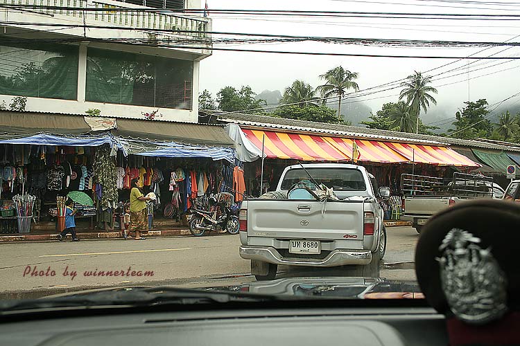 ก่อนเข้าหมายเวะตลาดทองผาภูมิ  ซื้อเสบียงกันเหนียว :grin: :grin: