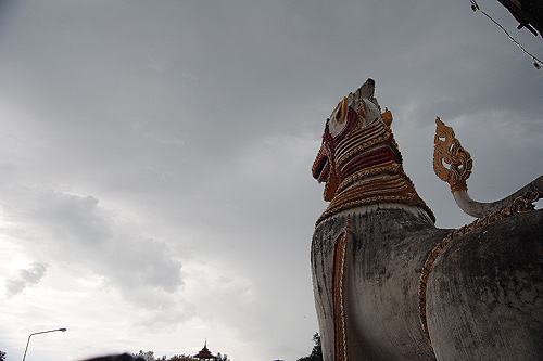 ที่วัดหลวงพ่ออุตตะมะ เส้นทางวกวน น่าขับมากครับ 