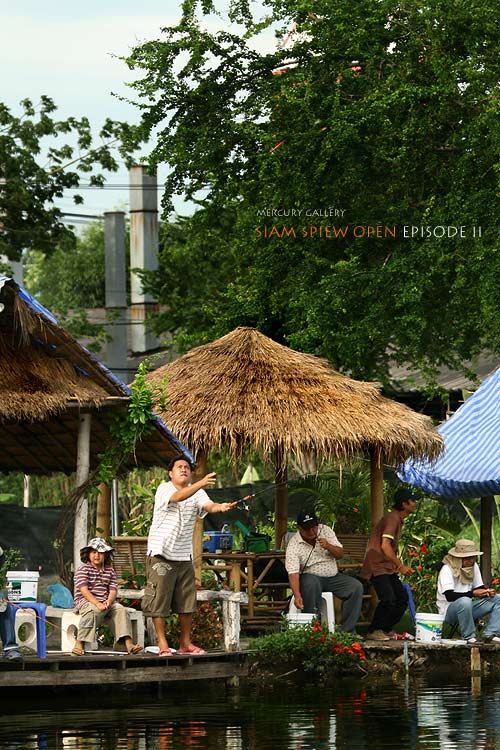 โห...ทำไมทุ่นมันลอยสูงโด่งอย่างนั้นล่ะครับน้า เหมือนจะสอยนกเลย  :laughing:

งานนี้มีได้เสียครับพี่