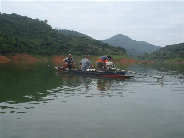 อันนี้ทีมเยอรมันครับ มาจอดเรือ ณ เกาะกระสูบสิง   ตีอยู่ข้างกัน สอยกันอย่างเมามัน ไม่มีใครยอมแพ้ใครคร