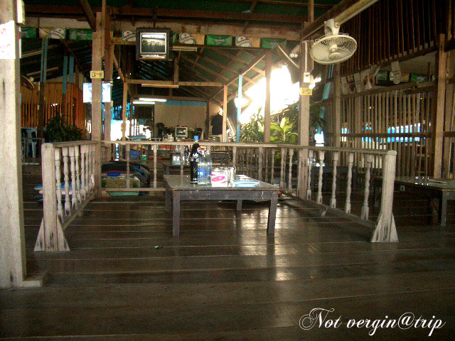 บรรยากาศภายในร้าน ลมเย็นสบาย  :love: