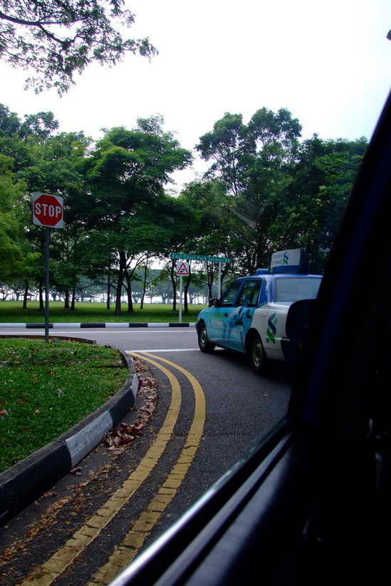 ตื่นนอนแต่เช้า เรียกแท็กซี่ออกจากคอนโดเพื่อนแถวๆSingaporeExpo
ไปถึงตีห้าเศษๆ ก็ราวๆหกโมงเศษๆของไทยเ