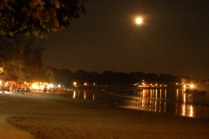 บรรยากาศตอนหัวค่ำ..... หาดวงเดือน.....

อยากถ่ายให้สวย ชัด กว่านี้ทำยังไงครับ .... รูปนี้ใช้ขาตั้ง