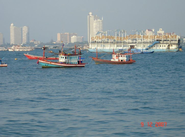 เรือท่องเที่ยวแล่นสวนไปมาน่าเวียนหัว  ราคาน้ำมันก้อแสนแพง

ไม่มีใครกลัวเปลืองเลย   :sad: