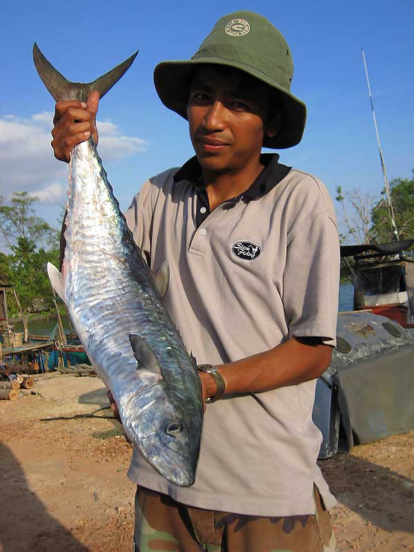 เรือลำข้างได้อินทรี ยืมมาเค้าถ่ายหล่อเลย  :grin: :grin: :grin:

คราหน้าจะเอาจรวดแบบนี้มั่งไม่เอาแล