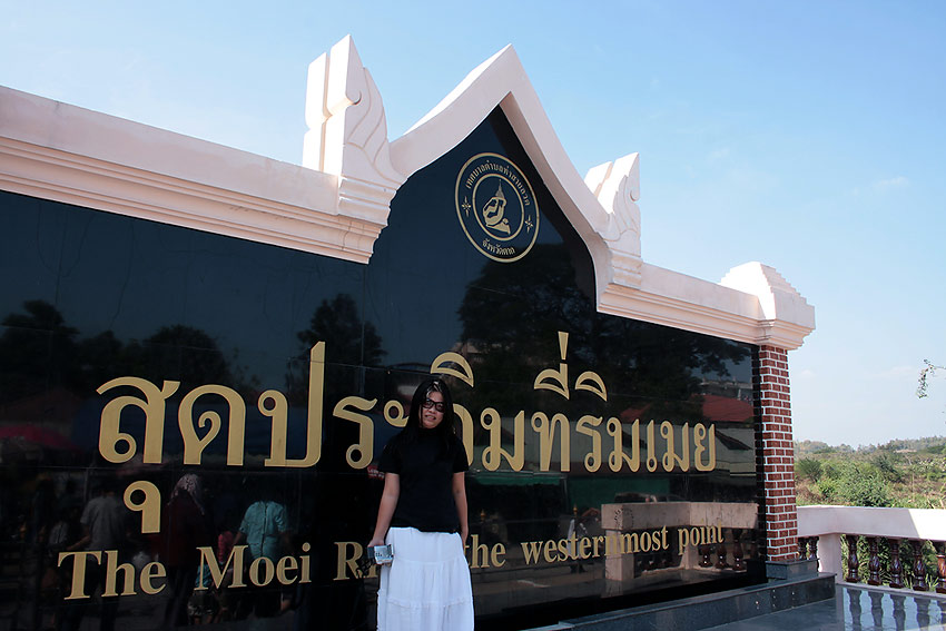 สุดประจิมที่ริมเมย ริมชายแดนไทยพม่าฝั่งอำเภอแม่สอด ครับ มีตลาดการค้าริมชายแดน ตลาดริมเมย เดี้ยวไปเดิ