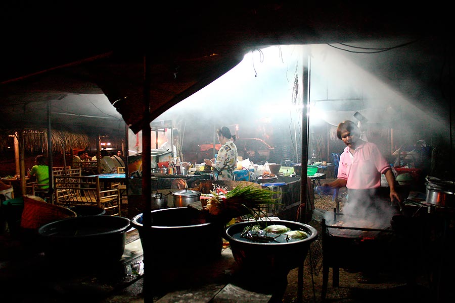 แห้วซะงั้น   หิวกันด้วย  พี่เล็กเลยพาไป ร้านเนื้อย่าง สุดแสนอร่อย 