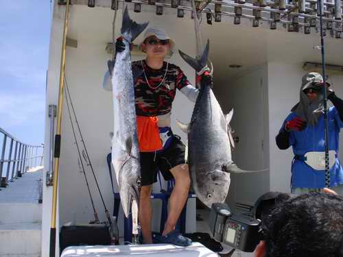 พี่โท ปล่อยเหยื่อปลาเรนโบว์ ขนาด 2 กิโลหวังเล่นฉลาม หลุดไปหลายที  ครั้งที่ 4 อยู่คับ สากดำ 18 โล  