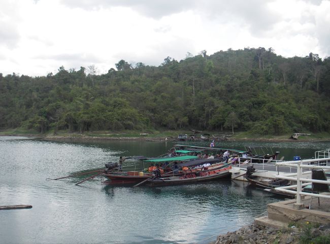 
 

 บรรยากาศ ของท่าเรือ ครับ

 วุ่นวาย พอสมควร


 นักท่องเที่ยว เยอะเลยครับ

 ส่วนมาก จะม