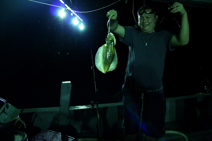 หมึกหอมรุ่นนี้ ใหญ่เกินไปไม่ใช่เป้าหมายสำหรับปลาที่เราจะมาตกแถบทะเลนี้  :smile:
