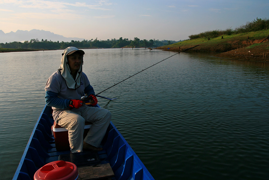 เก็บของที่แพลุงเหน่งแล้ว

ก็ลงเรือตกปลากันรอบเช้าวันแรก เลยค่ะ   :grin: