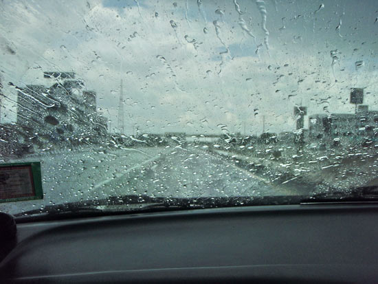 ออกจากกรุงเทพบ่ายๆ วันศุกร์...ฝนตกชุกๆในกรุงเทพ....
ขับรถฝ่าฝนเป็นระยะ ๆ...ทำเวลารวดเร็วๆ ไม่ได้ ต้