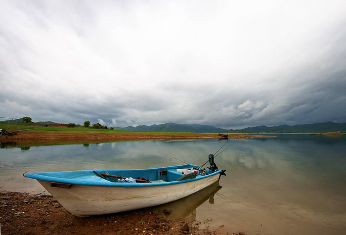 ล่องเรือตีเหยื่อไปเรื่อยๆ...ได้ปลาเพิ่มมาอีกสอง สามตัว ก็หันหัวเรือกลับ.....
ต้องมารอกลุ่มของน้ามาด