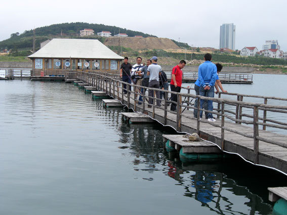 
วันที่เราไป  เนื่องจากเป็นวันธรรมดาจะไม่มีนักตกปลาชาวจีนเข้ามาใช้บริการ  โดยจะมี Team ตกปลาและเจ้า