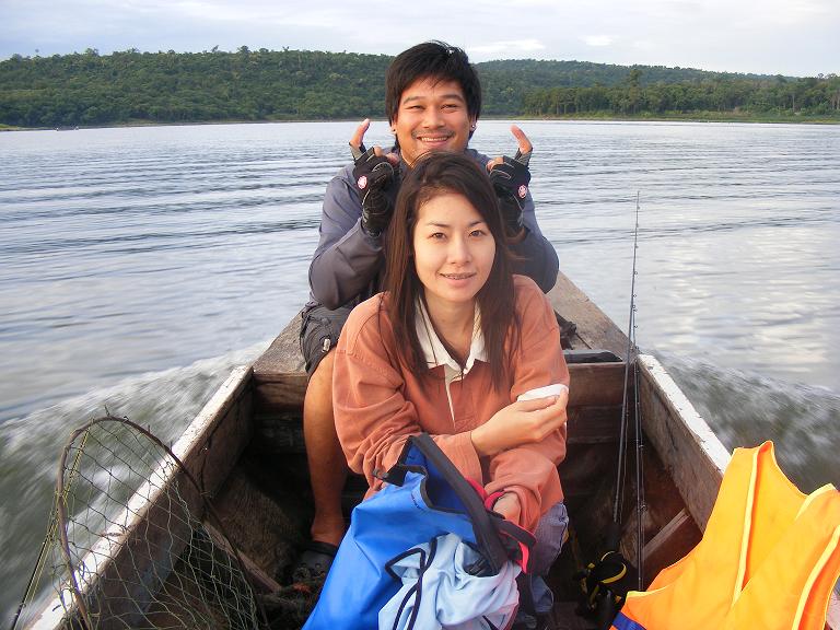 ออกเดินทางจากนนทบุรี บ่ายแก่ๆ ของวันที่ 3-7-51
ไปกัน 3 คน  ในภาพคือ ฟลุ๊ค(fluck fishing) และน้องอ้น