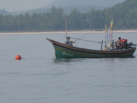 เห็นเพื่อนนักตกปลา จอดตกอยู่เลยตะโกนถาม  
ตอบ-น้า monk_fishing  ค่าเรือ 3,500 คับ   
ขอบคุณ ทุกคะแ