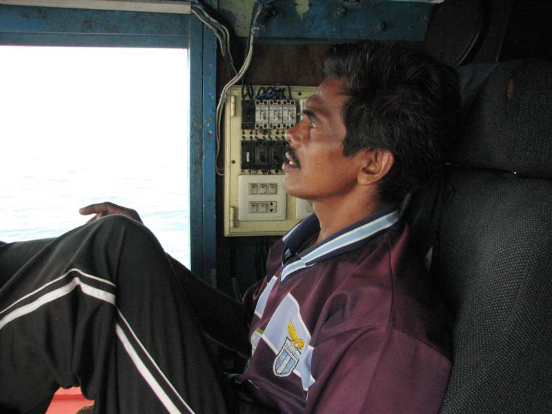 ดูท่าขับเรือ อันเป็นเอกลักษณ์ของบังหลี :smile: