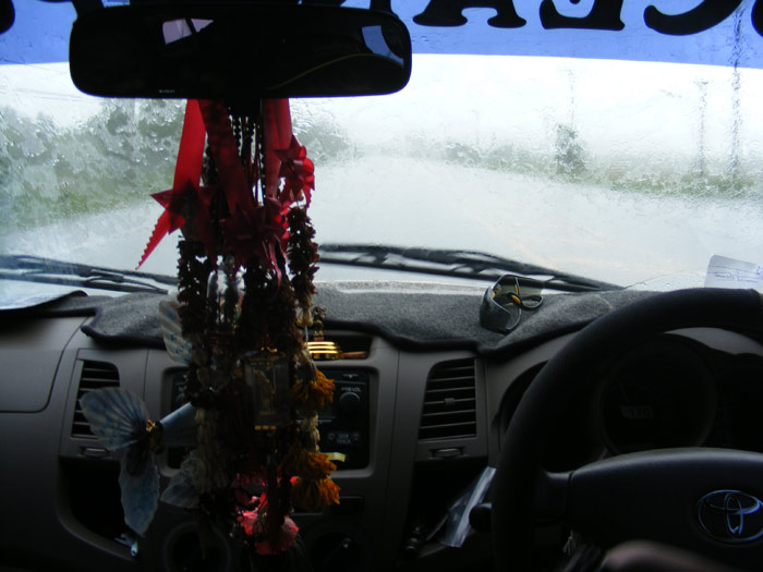 เมือขับรถเริ่มเข้าเขตเมืองสตูล ฝนครับ ฝน มันมาจากไหนเนี่ยะ เมื่อสักครู่ก่อนฝนตก น้า nat pk ที่บ้านโท