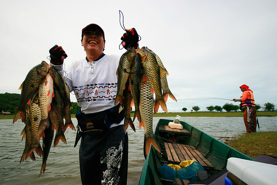 สนุกกันใหญ่  นาน ๆ มีแบบนี้ทีอ่ะนะ  เห่อหน่อย :grin: