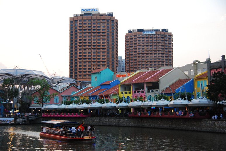 ใกล้ๆๆ ค่ำ ที่ Clarke Quay 