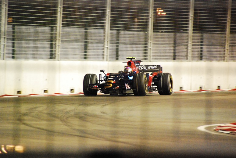 Sebastian Bourdais   จาก Scuderia Toro Rosso Team