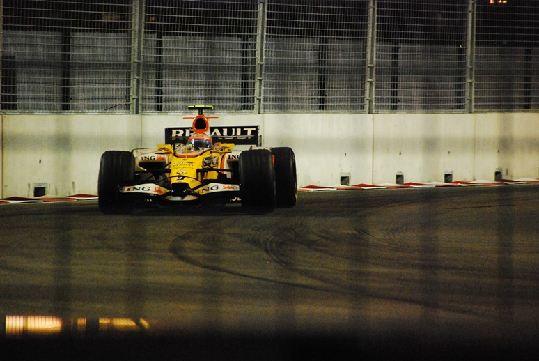 Nelson Piquet จาก ING Renault F1 Team  

หวัดดีคับน้า FB น้า stopnco น้า tkzcript  น้า ป่อเต็กตึ๊ง