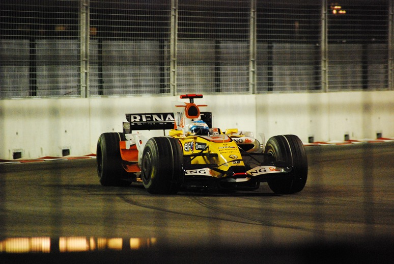 Fernando Alongso จาก ING Renault F1 Team  แชมป์สนามนี้ และแชมป์โลกสองสมัย

